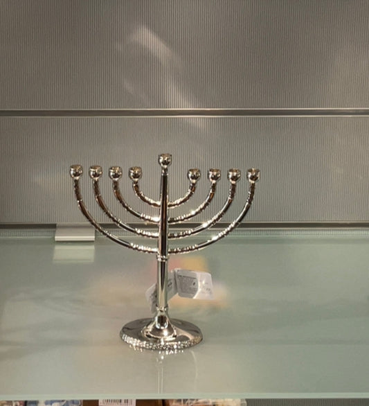 Classic elegance with hammered accents